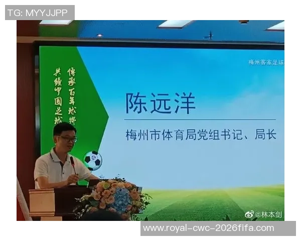 足球媒介助理在现代体育传播中的重要角色与发展趋势分析 足球媒介助理在现代体育传播中的重要角色与发展趋势分析